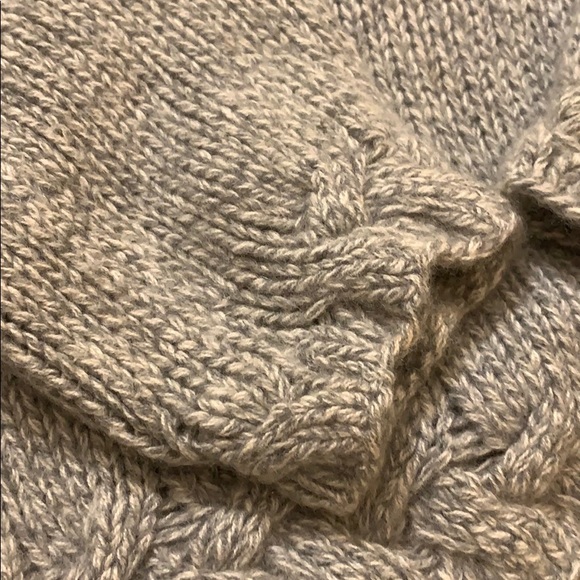 Lynne Larson sweater - Picture 3 of 6